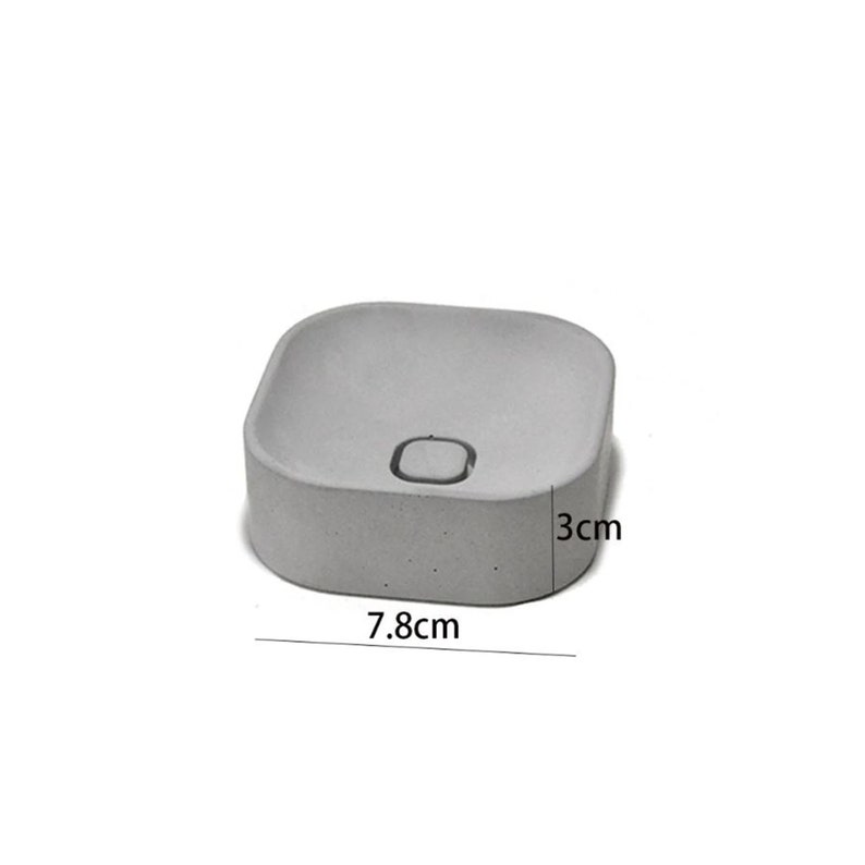以下が含まれることがあります： 3cmの深さと7.8cmの幅の正方形のコンクリートプランター。プランターはわずかに丸みを帯びたトップと中央に小さな穴があります。