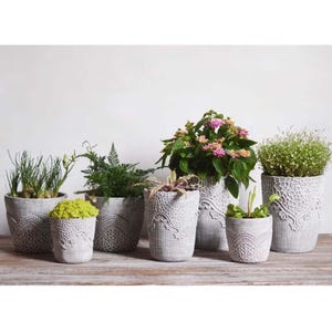 Moules pour pots de fleurs en dentelle Moules pour jardinières en béton Moules pour pots de fleurs cylindriques Moules pour pots de ciment en argile à monter soi-même Moules en silicone personnalisés Moules à béton