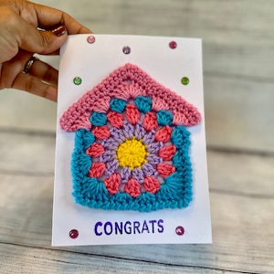 Carte de voeux de pendaison de crémaillère au crochet. Carte de félicitations pour un être cher. La personnalisation est possible pour les couleurs/tailles.