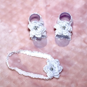 Cute crochet head band w/flower/bow/star with matching barefoot sandals. Baby photoshoot/ Christening gift. Custom sizes & colors available.