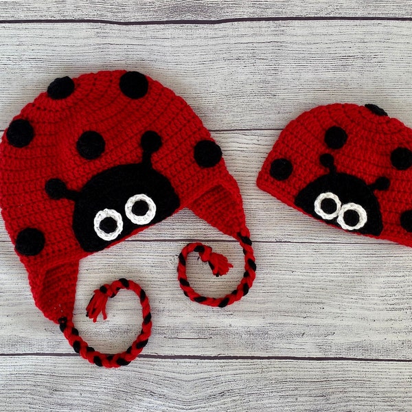 Crochet Lady Bug chapeau, Red lady bug chapeau, mignon cadeau de coccinelle fait à la main. Chapeau d’hiver rouge et noir. Tailles et couleurs personnalisées disponibles