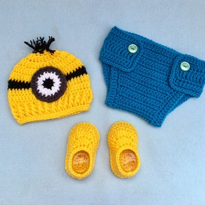 Crochet Minion pink/blue photo prop, Baby shower gift, Cute minion outfit (hat, diaper cover/pants, booties). Custom sizes& colors available