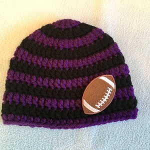 Czapka dziecięca szydełkowa Baltimore Ravens, naszywka z motywem futbolu amerykańskiego