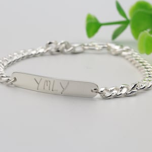Peut inclure: Bracelet en chaîne argent avec une plaque de nom personnalisée gravée du nom "YMLY".