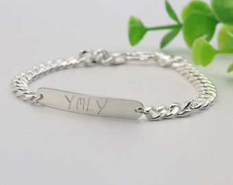 Puede incluir: Pulsera de cadena de plata con una placa de nombre personalizada grabada con el nombre "YMLY".