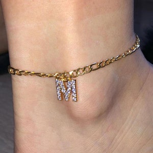 Tobillera con inicial de cristal brillante, tobillera con letras y diamantes personalizadas, tobillera con cadena Figaro y placa con nombre, tobillera con nombre personalizado con incrustaciones de circonita, regalo de verano