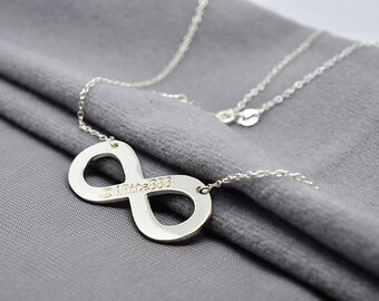 Timbre à la main nom collier infini, personnalisé gravé pendentif initiale, argent Sterling, bijoux de l’obtention du diplôme BFF, cadeau de Noël