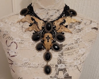 Haunted queen skull necklace