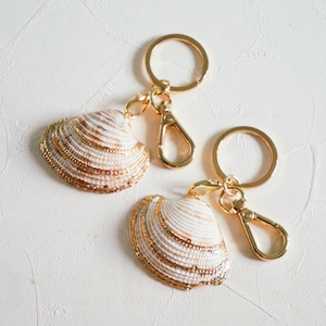 Shell keychain, natural seashell, ocean gift, ocean accessory, beach wedding, beach gift, shell accessory, gift for her, gold shell