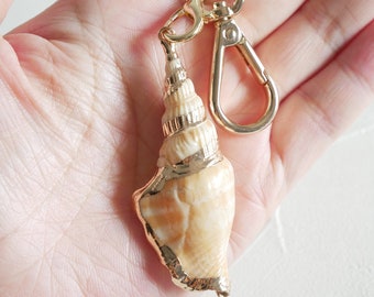 Shell keychain, natural seashell, ocean gift, ocean accessory, beach wedding, beach gift, shell accessory