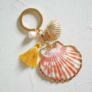 Sea shell tassel keychain, Gold Shell keychain, natural seashell, ocean gift, ocean accessory, beach wedding, beach gift, shell accessory