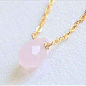Tiny rose quartz Necklace, crystal necklace, natural crystal necklace, gemstone necklace, quartz necklace, rose quartz droplet necklace