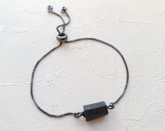 Pulsera de turmalina negra, pulsera de piedras preciosas, pulsera de cristal, pulsera deslizante, pulsera minimalista, pulsera delicada, pulsera ajustable