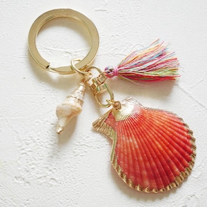 Sea shell tassel keychain, Gold Shell keychain, natural seashell, ocean gift, ocean accessory, beach wedding, beach gift, shell accessory
