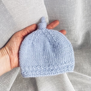 PATRÓN DE TEJIDO - Gorro de bebé con nudo superior x 8 tamaños x Patrón de gorro fácil x Patrones de tejido para bebés x Tejidos para bebés prematuros x Inglés x Deutsch