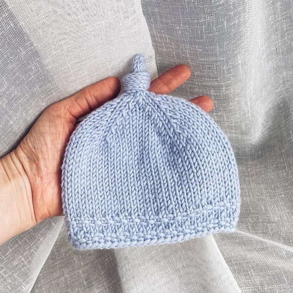 KNITTING PATTERN - Top Knot Baby Beanie x 8 sizes x Easy Hat Pattern x Knitting Patterns for Babies x Preemie Knits x English x Deutsch