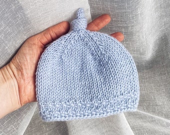 KNITTING PATTERN - Top Knot Baby Beanie x 8 sizes x Easy Hat Pattern x Knitting Patterns for Babies x Preemie Knits x English x Deutsch