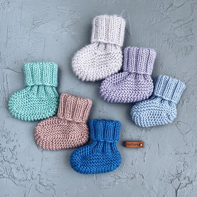 MODELLO DI LAVORO A MAGLIA - Scarpine per neonati x Modello di scarpina facile x Modelli di lavoro a maglia per neonati x Inglese X Tedesco X Deutsch Strickanleitung immagine 2
