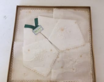 Pañuelos Vintage para mujer - lino irlandés bordado con shamrocks - pañuelos con bordes de encaje en embalaje original
