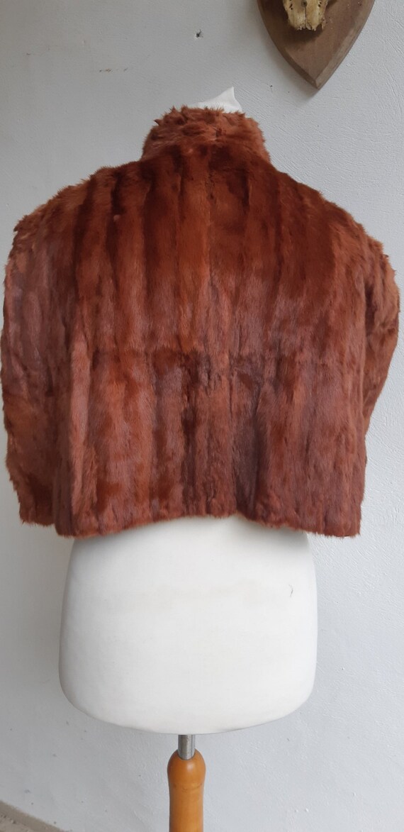 Vintage 1930s brown fur wrap cape  silk lined  we… - image 3