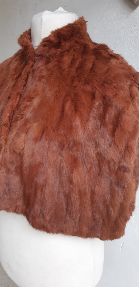 Vintage 1930s brown fur wrap cape  silk lined  we… - image 2