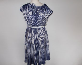 Vintage dress 70s 80s blue navy white floral sun dress with white belt size small medium