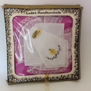 Vintage Womens handkerchiefs - floral embroidery - lace edged cotton hankies in original packaging