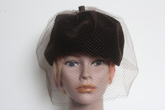 Vintage hat 40s 50s brown velvet pill box hat wit… - image 2