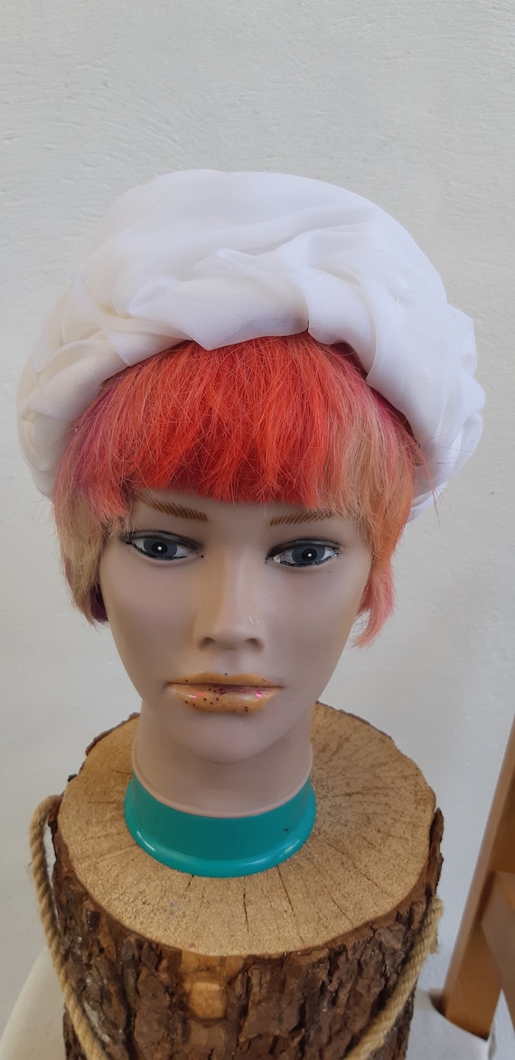Vintage Hat 60s white pill box Hat