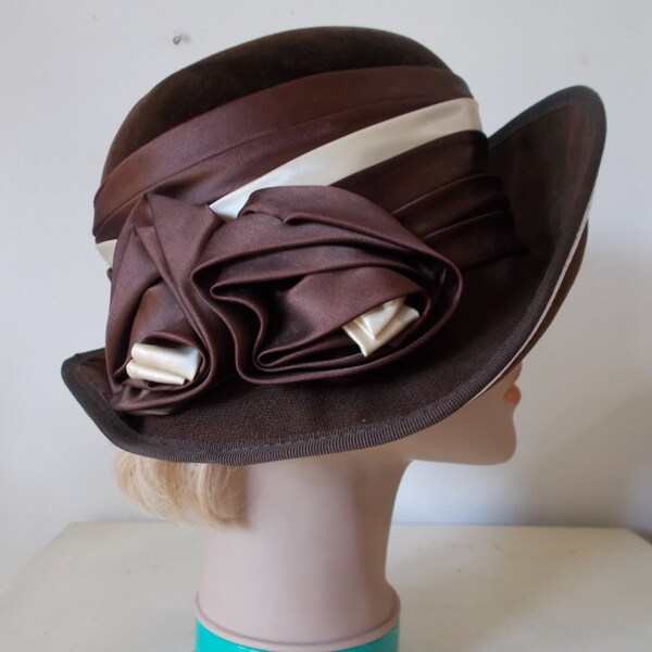 Vintage hat 50s 60s Reslaw Chocolate Brown velvet cloche hat