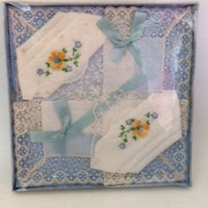 Vintage Womens handkerchiefs - floral embroidery - lace edged hankies in original packaging