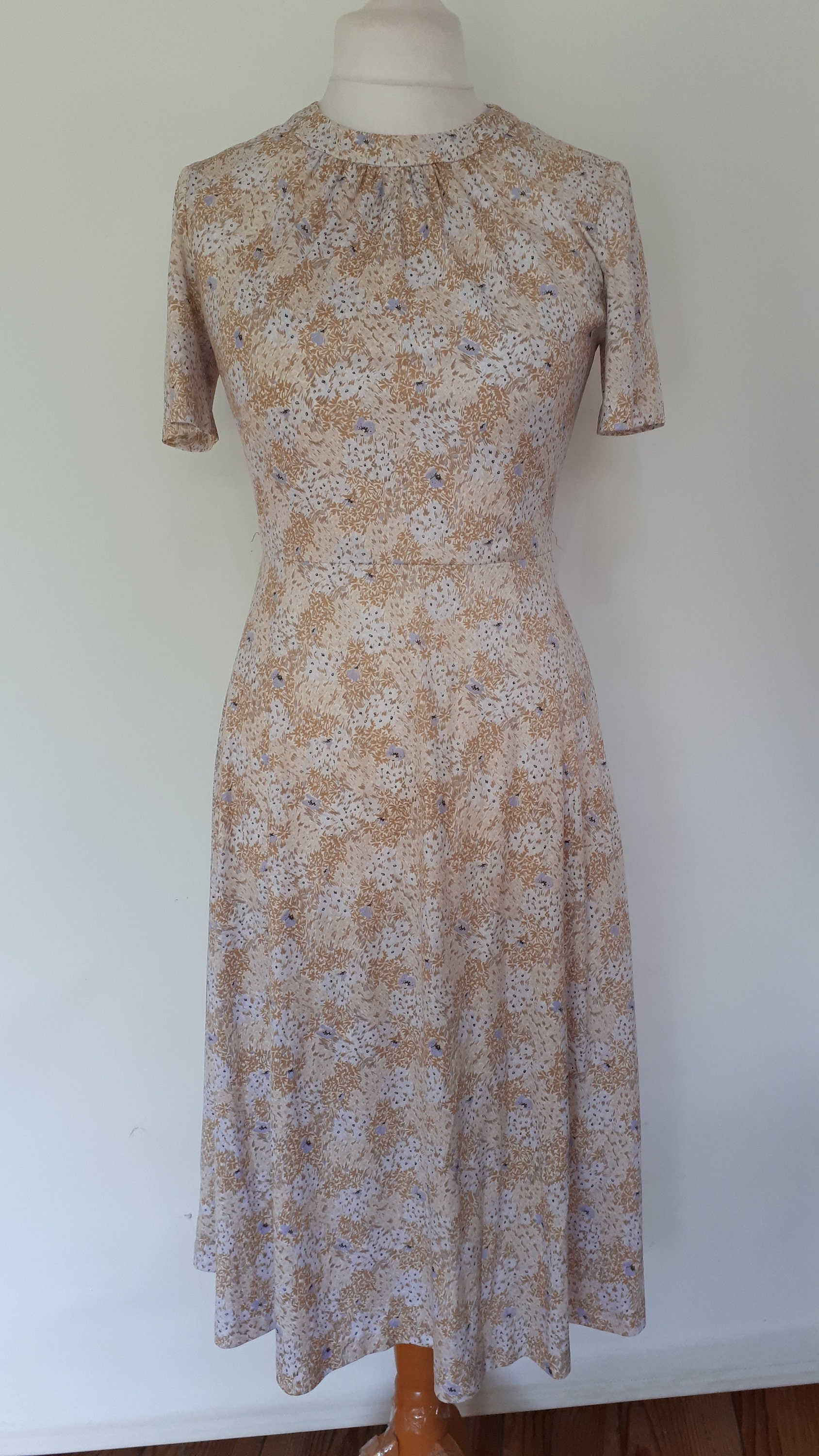 Vintage Dress 70s Beige Floral Pattern Tea Dress by Size Small Etsy UK