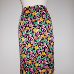 Vintage skirt black floral size large