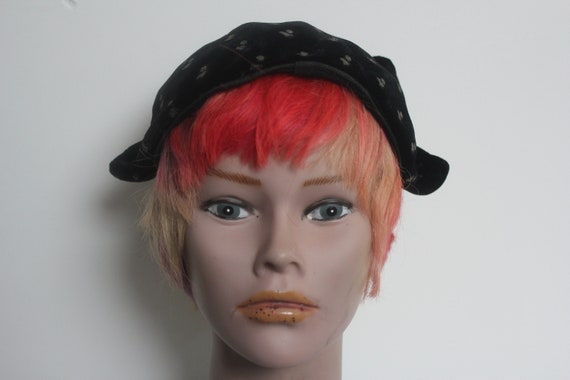 Vintage hat 40s 50s fascinator black velvet hat - image 1