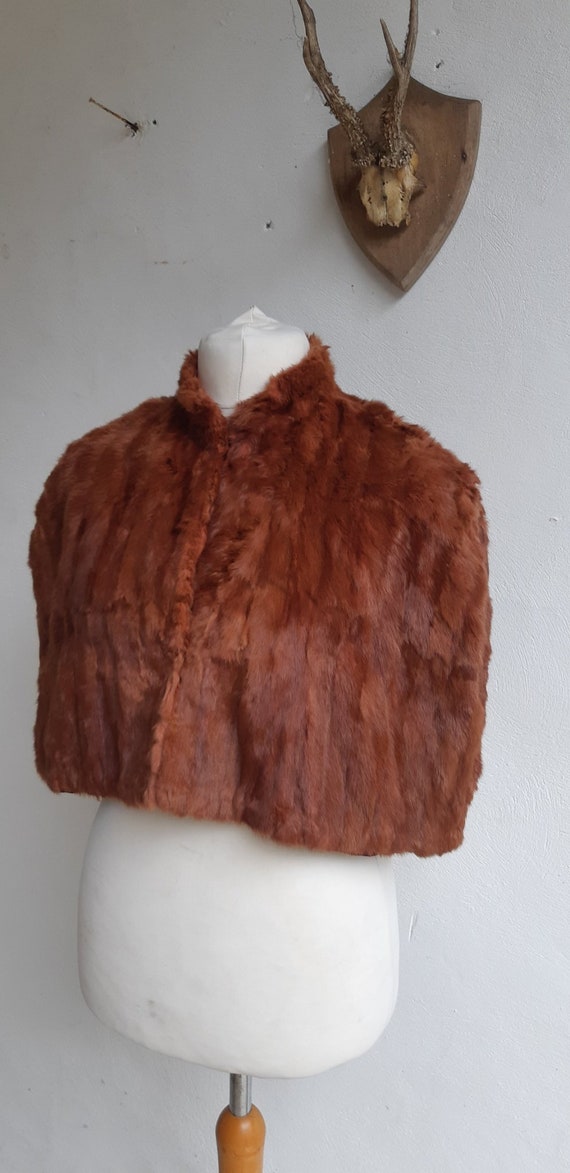 Vintage 1930s brown fur wrap cape  silk lined  we… - image 1