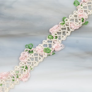 Vintage English Flower Lattice Gimp Trim 1 Yard 50605001