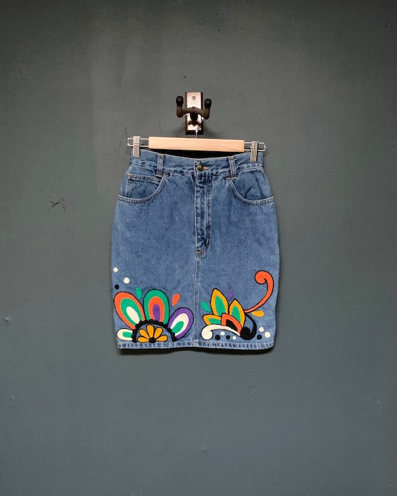 90s Embroidered Italian Denim Skirt | 25 Waist - medium wash wearable art mini pencil skirt