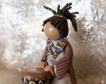 Figurine Rasta Man - joueur de djembé (avec vidéo)