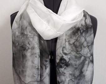 Handbemalter Seidenschal: Marmoriert Grau Design