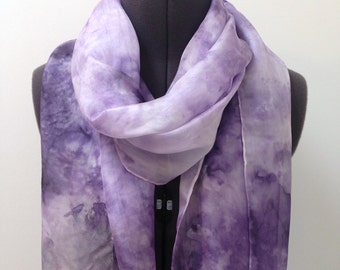 Foulard en soie lilas ~ Foulard en soie peint à la main, Accessoires violets pour femmes, Châle en soie violette, Foulard améthyste, Cadeaux lavande pour elle,