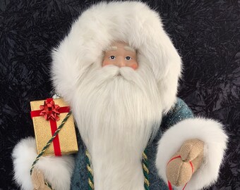 Christmas, Santa Claus, Handmade Santas, Heirloom Santas, Christmas Decor, Emerald Green Velvet Santa, Santa Claus Dolls, Art Doll Santas