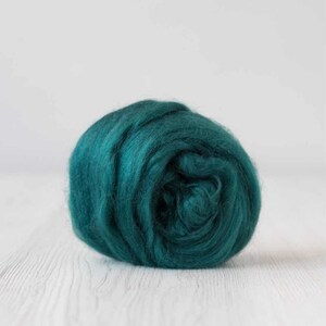 Viscose tops, 50 grams (1.75 oz), Ireland