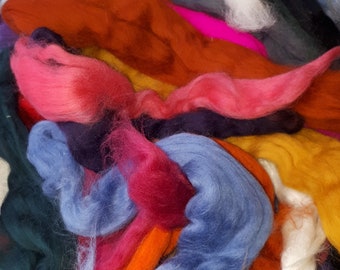 Extra Fine Merino wool roving scrap bag, 250 grams (8.8oz)