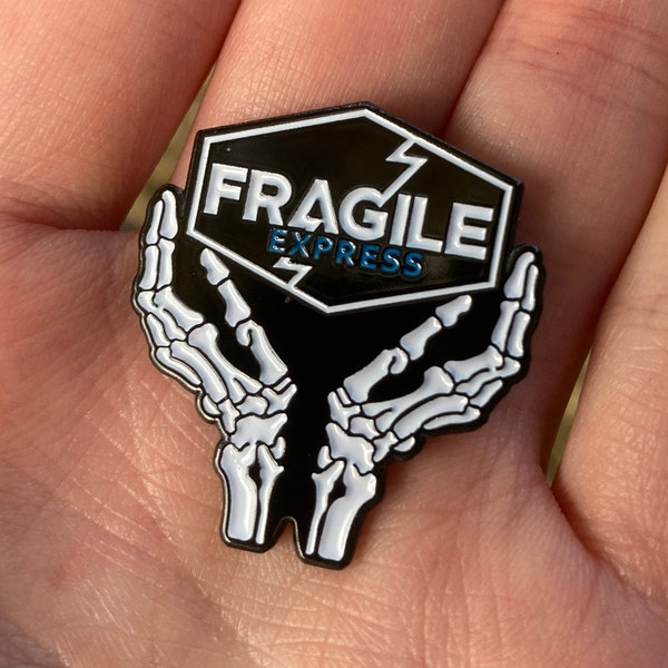 Fragile Express Emaille Pin - Emaille Pin Abzeichen Death Stranding inspiriert Brücken Sam Porter Kojima Gaming Geschenkidee