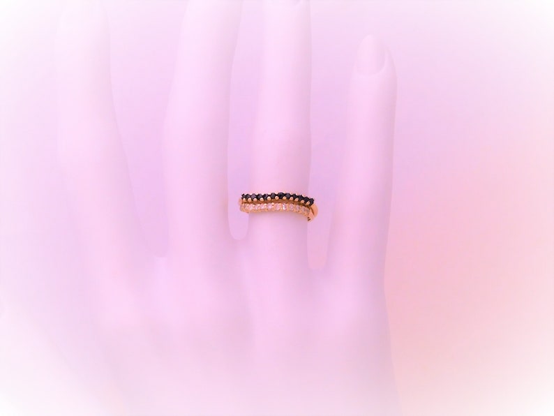 Vintage 14k Gold Blue Sapphire and Diamond S-Curved Band
