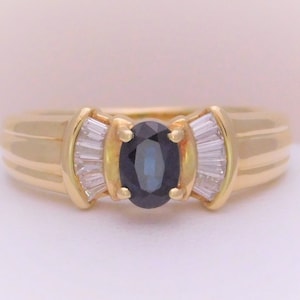 Anillo de cóctel baguette de diamantes y zafiro facetado natural ovalado de oro vintage de 18 k