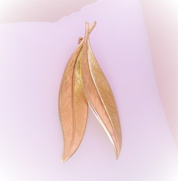 Vintage 14k Gold Leaf Brooch - image 3