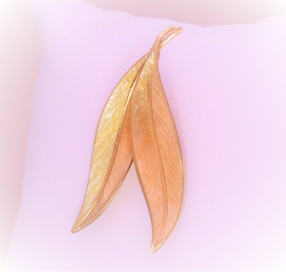 Vintage 14k Gold Leaf Brooch - image 2