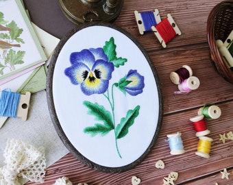 Detailed hand embroidered pansy flower, floral motif wall hanging, colorful home embellishment, kids room ornament, flower lover gift