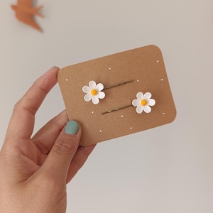 Set of 2 Daisy Hairpins – Handmade Floral Bobby Pins